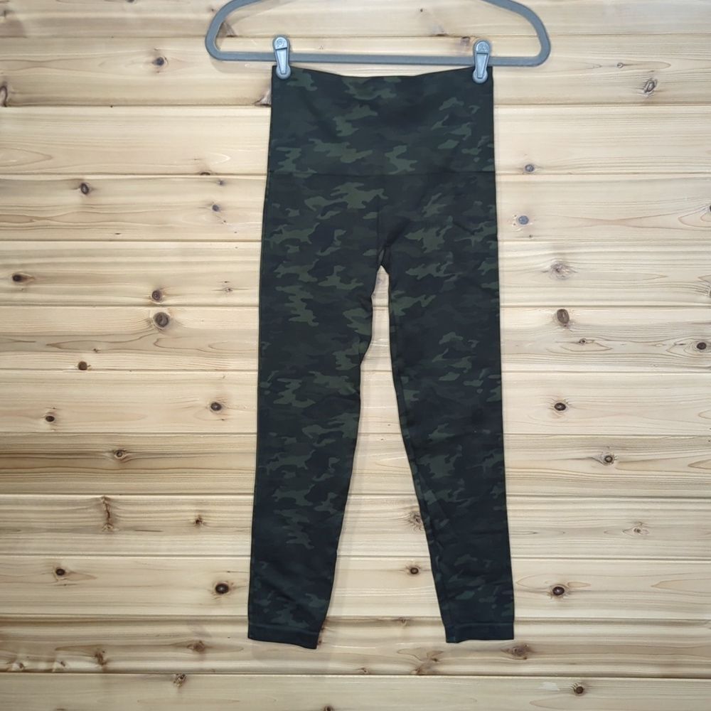 Spanx Look‎ at Me Now Seamless Leggings Green Camo Size Medium